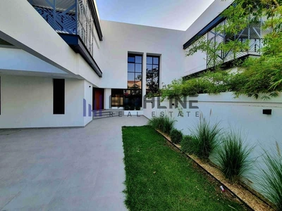 Unmatched Luxury 4-Bedroom Villa Near Kite Beach-3