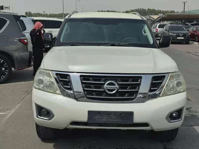 Nissan patrol 2014 white color GCC calen car-0