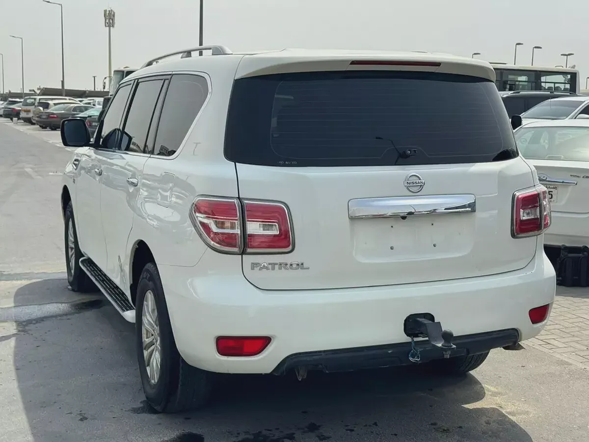 Nissan patrol 2014 white color GCC calen car-3-3