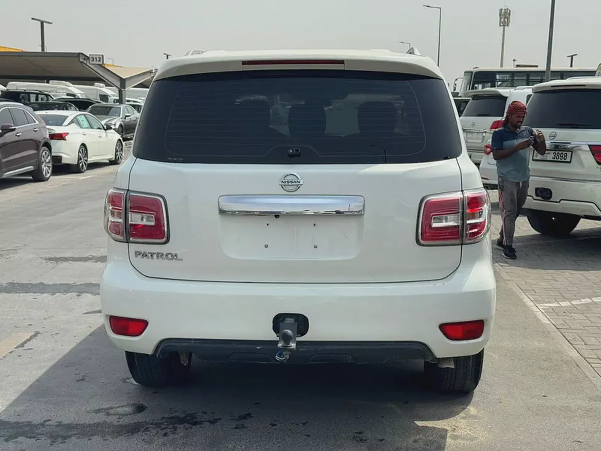 Nissan patrol 2014 white color GCC calen car-8-8