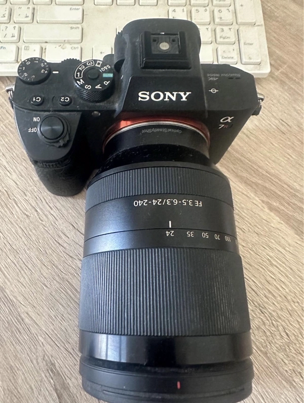 Sony Alpha a7R III Mirrorless Camera with FE 24-240mm Lens