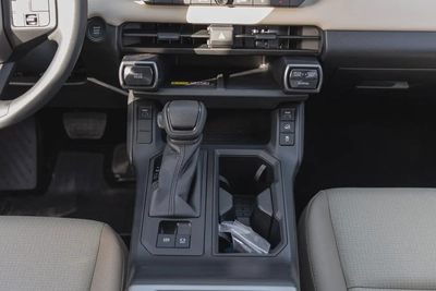 Toyota RAV4 XLE | 2026 | GCC | BRAND NEW | AWD | V4 2.0L | White | (EXPORT)-15