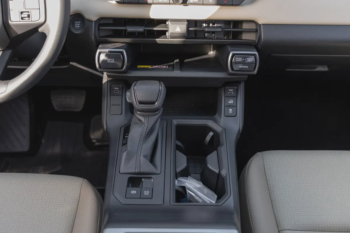 Toyota RAV4 XLE | 2026 | GCC | BRAND NEW | AWD | V4 2.0L | White | (EXPORT)-15-15