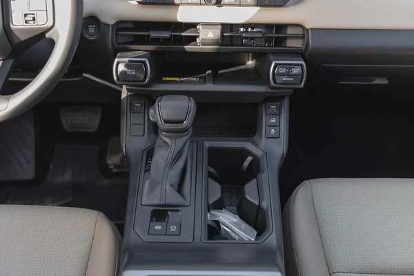 Toyota RAV4 XLE | 2026 | GCC | BRAND NEW | AWD | V4 2.0L | White | (EXPORT)