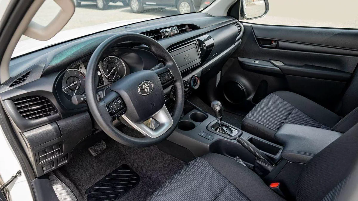 Toyota Hilux GLX MID OPTION PETROL 2.7 AT-12-0