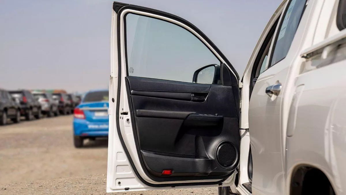 Toyota Hilux GLX MID OPTION PETROL 2.7 AT-3-0