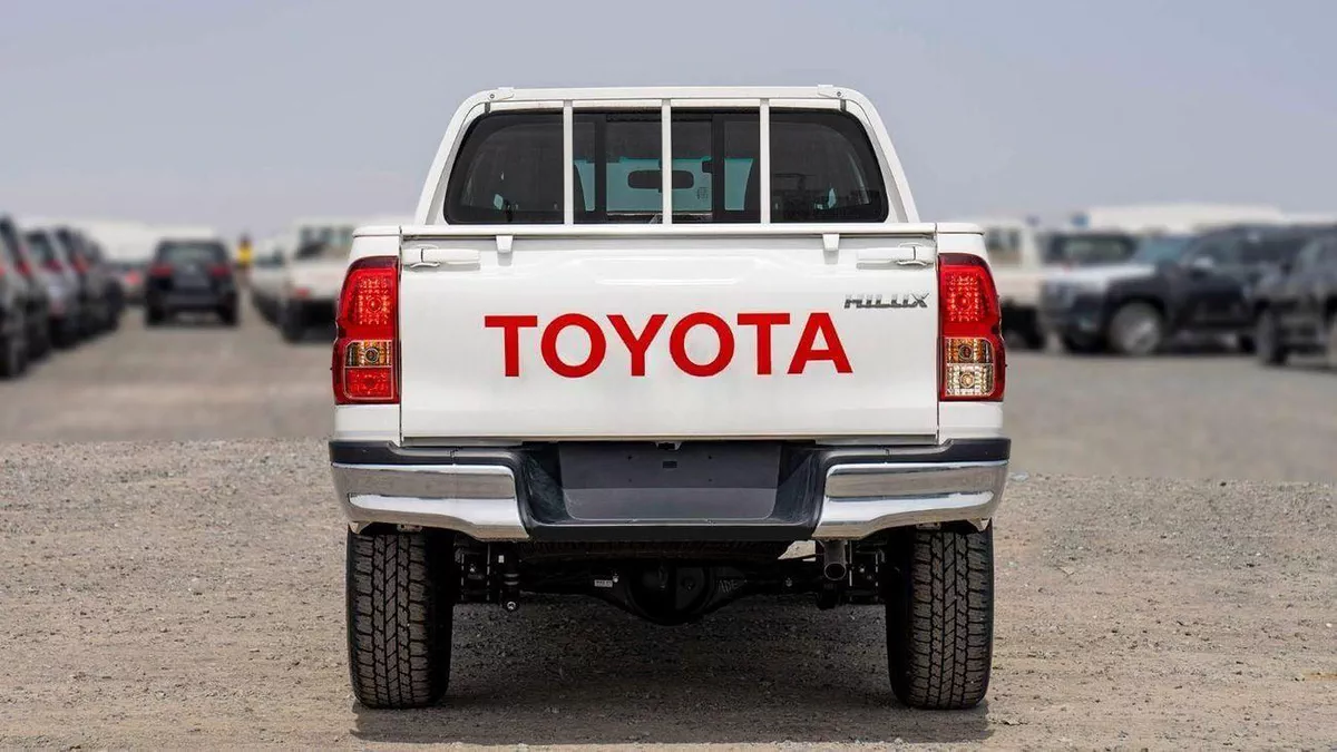Toyota Hilux GLX MID OPTION PETROL 2.7 AT-8-0