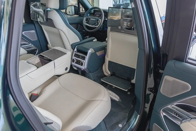 Range Rover | Vogue | SV | GCC | 4.4L Twin-Turbo V8 | SWB | AWD | VIP Rear Seats | 2026 (Export)-6
