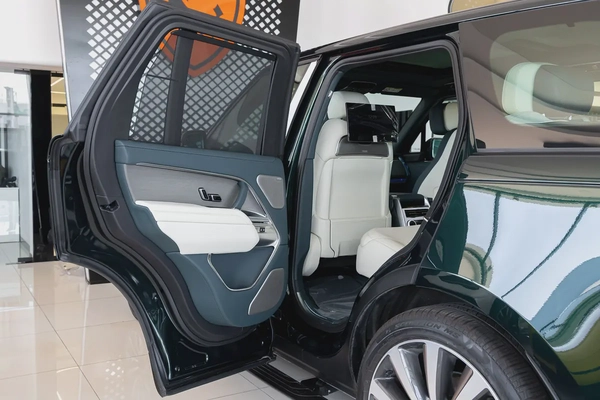 Range Rover | Vogue | SV | GCC | 4.4L Twin-Turbo V8 | SWB | AWD | VIP Rear Seats | 2026 (Export)