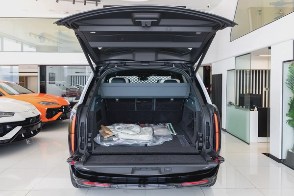 Range Rover | Vogue | SV | GCC | 4.4L Twin-Turbo V8 | SWB | AWD | VIP Rear Seats | 2026 (Export)