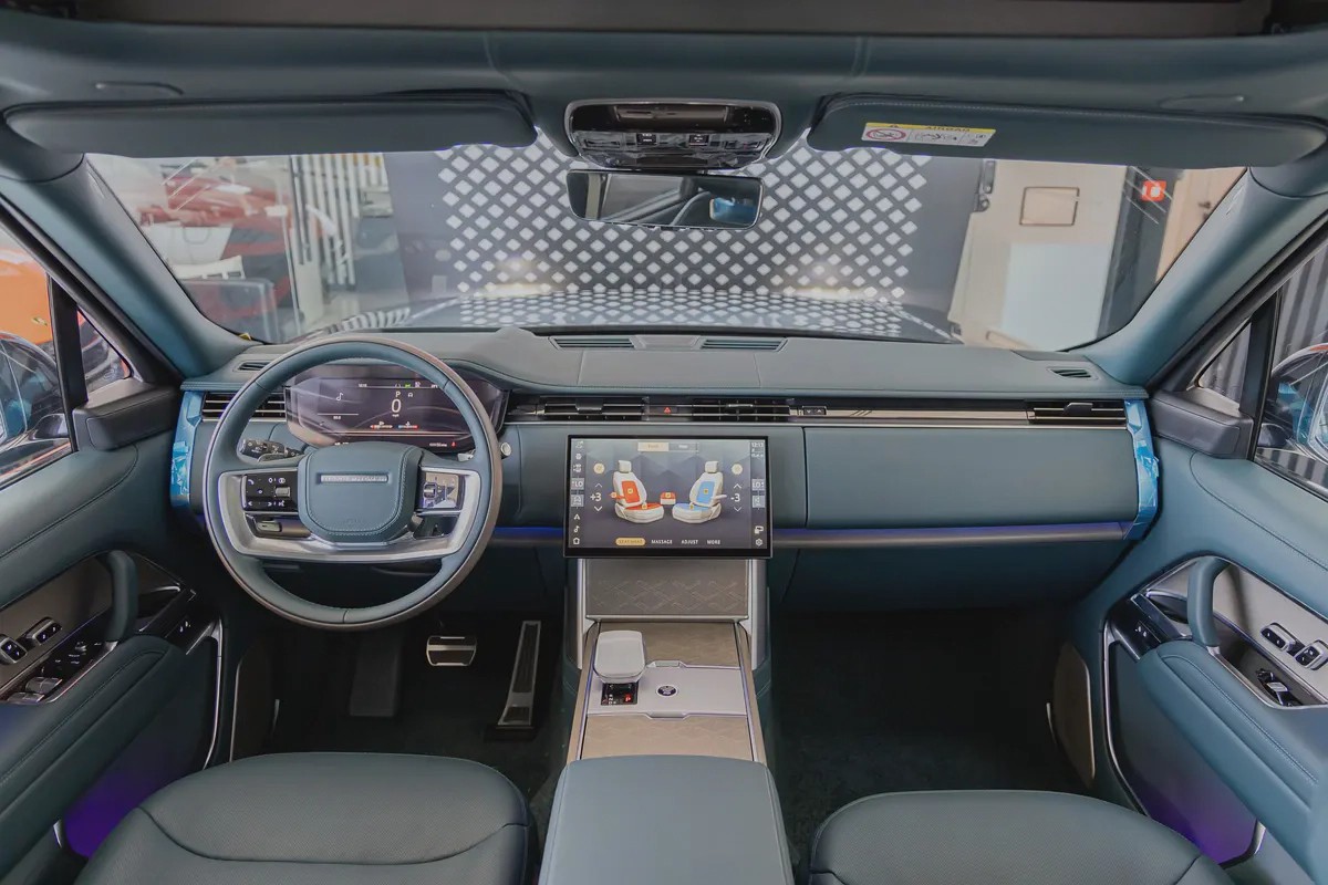 Range Rover | Vogue | SV | GCC | 4.4L Twin-Turbo V8 | SWB | AWD | VIP Rear Seats | 2026 (Export)-5-5