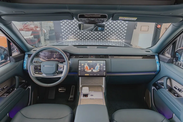Range Rover | Vogue | SV | GCC | 4.4L Twin-Turbo V8 | SWB | AWD | VIP Rear Seats | 2026 (Export)