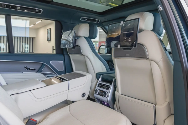 Range Rover | Vogue | SV | GCC | 4.4L Twin-Turbo V8 | SWB | AWD | VIP Rear Seats | 2026 (Export)