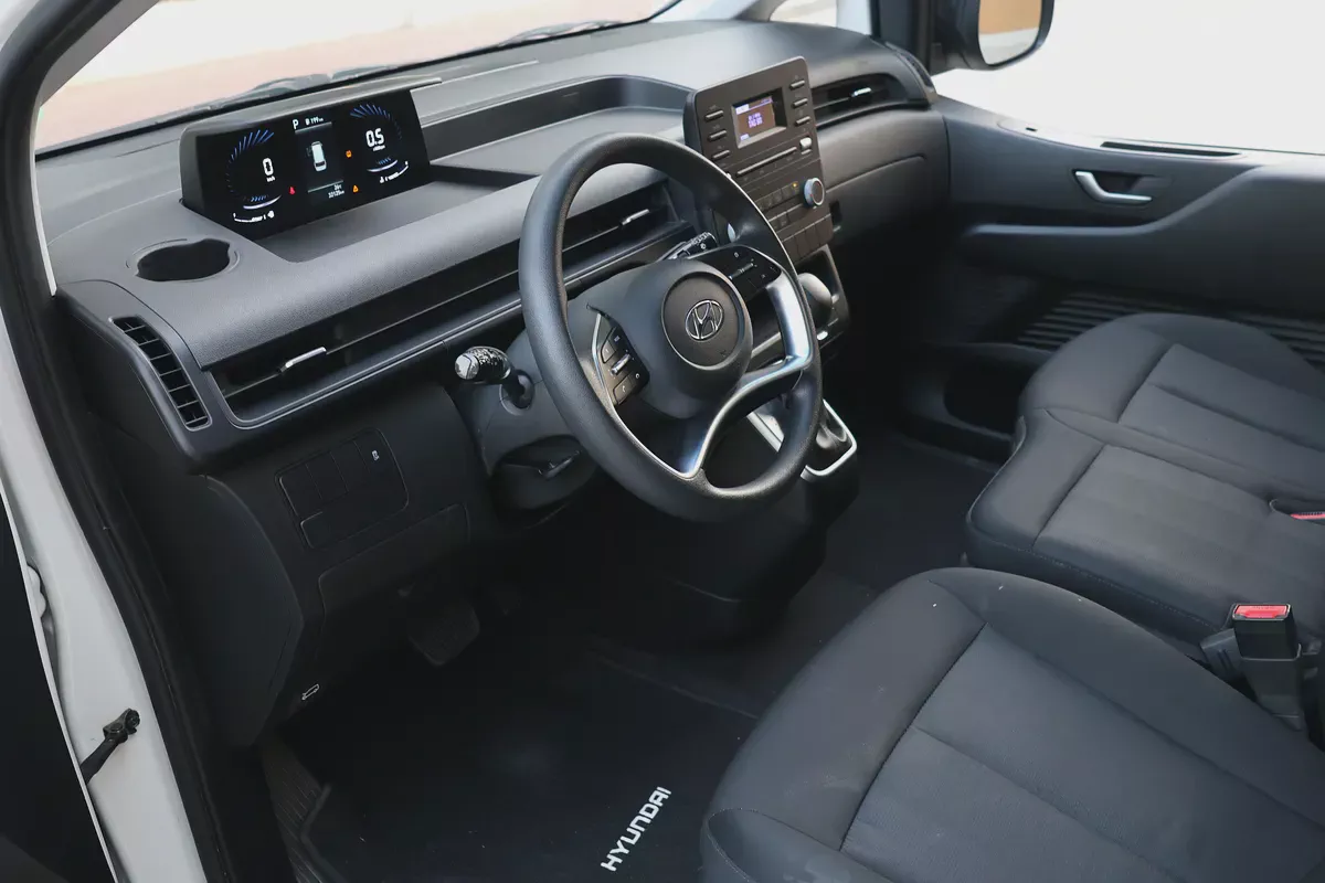 Hyundai Staria 2023 GCC Specs - Perfect Family & Commercial Van-9-9