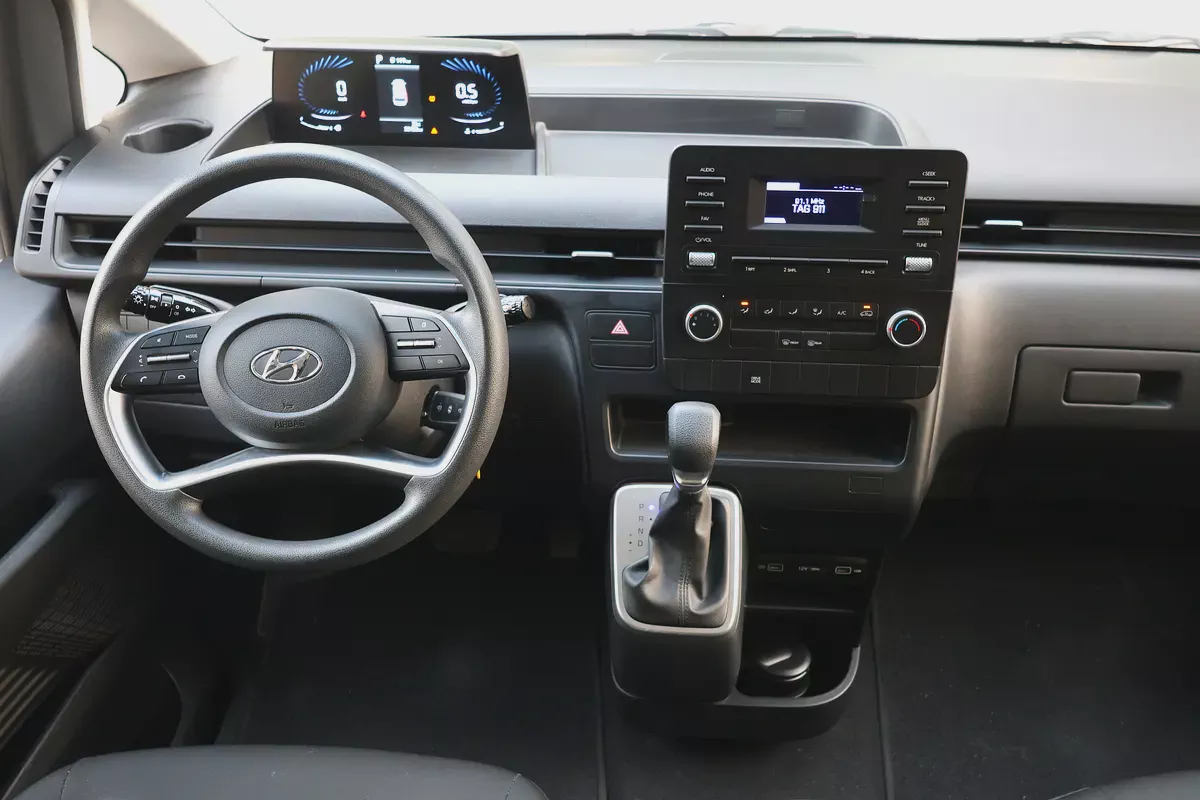 Hyundai Staria 2023 GCC Specs - Perfect Family & Commercial Van-12-12