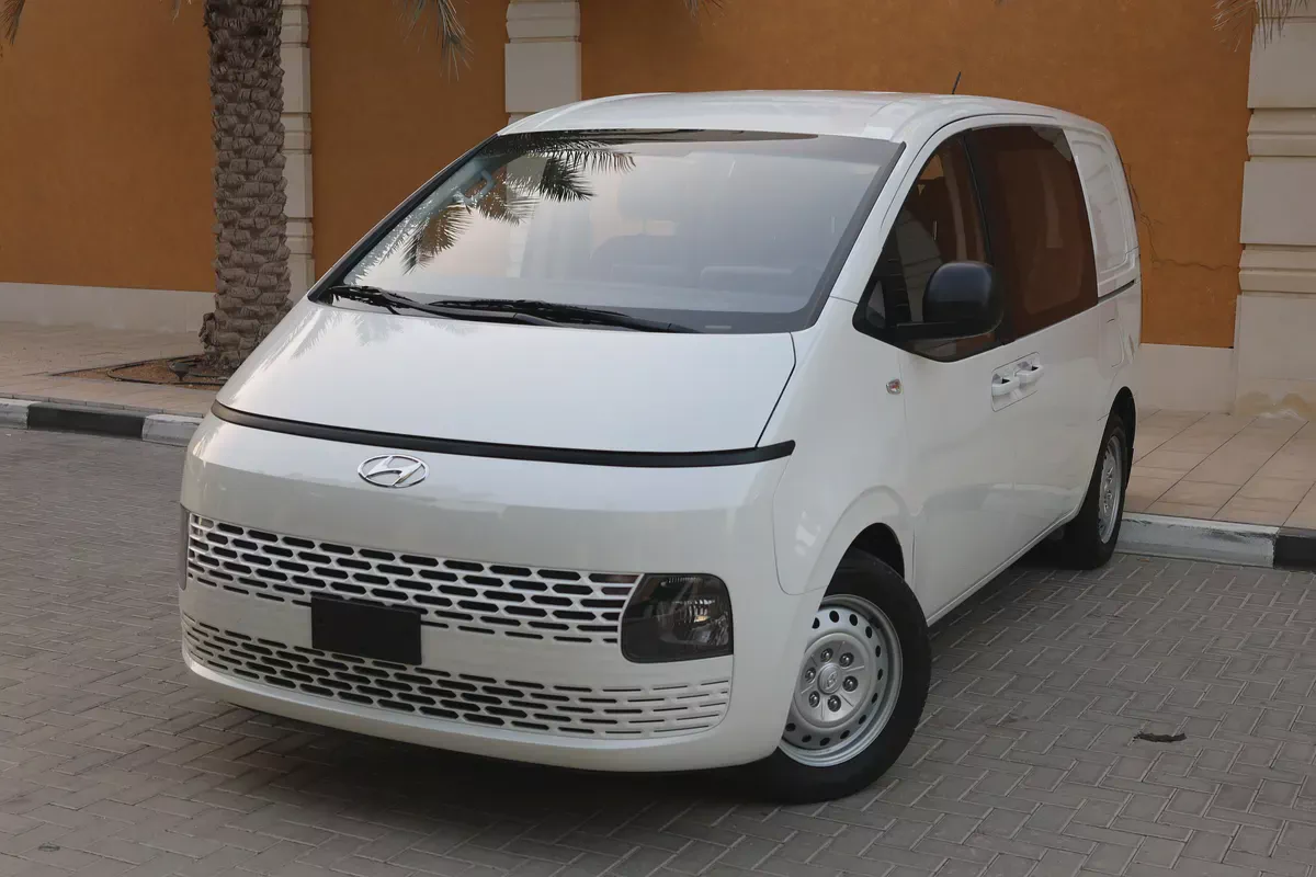 Hyundai Staria 2023 GCC Specs - Perfect Family & Commercial Van-1-1