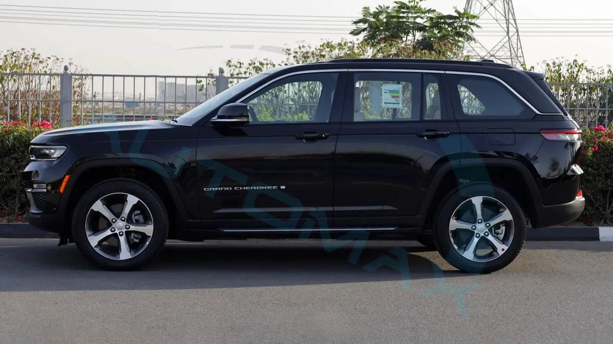 2025 JEEP GRAND CHEROKEE LIMITED PLUS GCC 0Km With 3 Yrs or 60K Km Warranty @Official Dealer-4-4