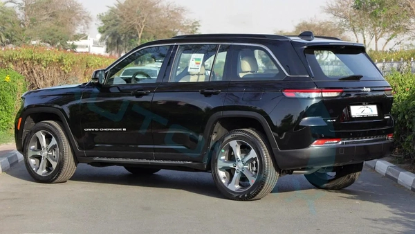 2025 JEEP GRAND CHEROKEE LIMITED PLUS GCC 0Km With 3 Yrs or 60K Km Warranty @Official Dealer