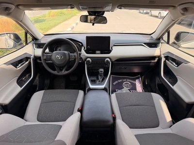 Toyota RAV4 XLE 2.5 L push start 2025 full option-4