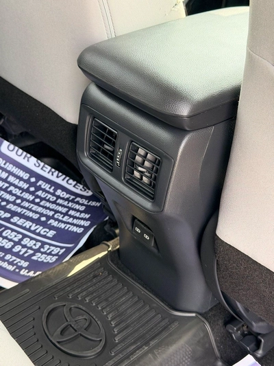 Toyota RAV4 XLE 2.5 L push start 2025 full option-10