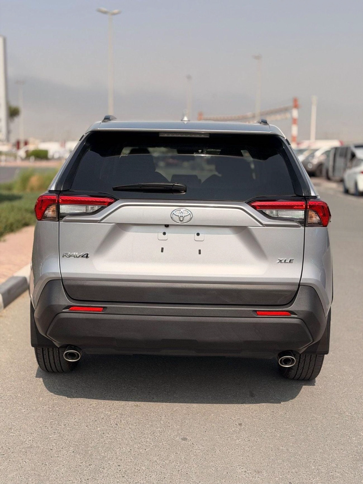 Toyota RAV4 XLE 2.5 L push start 2025 full option-3-3