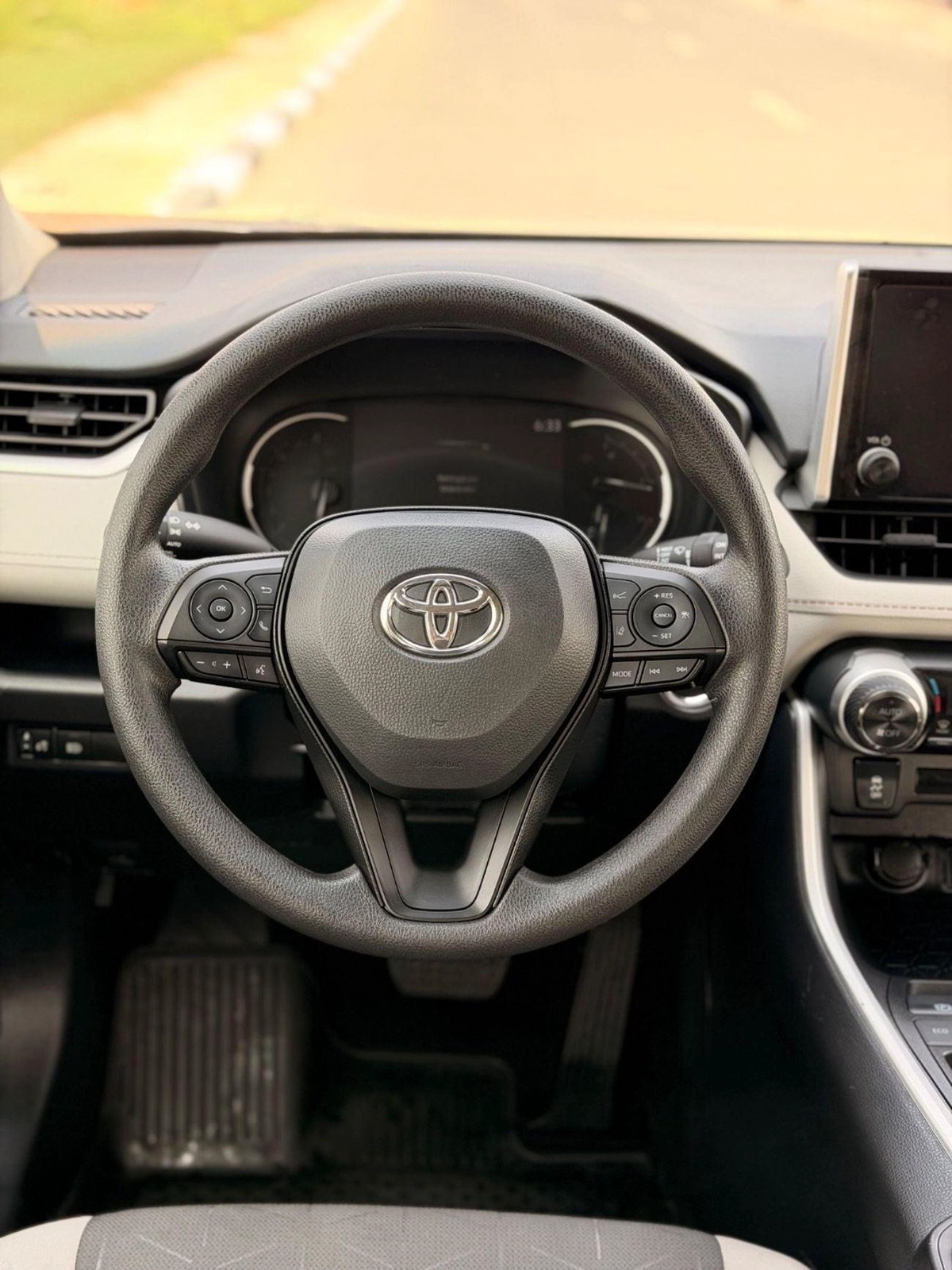 Toyota RAV4 XLE 2.5 L push start 2025 full option-8-8