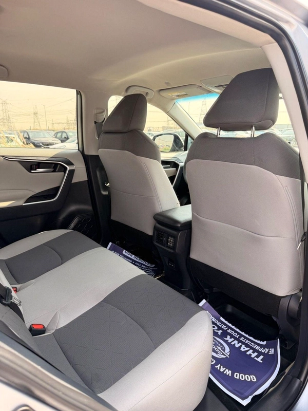 Toyota RAV4 XLE 2.5 L push start 2025 full option