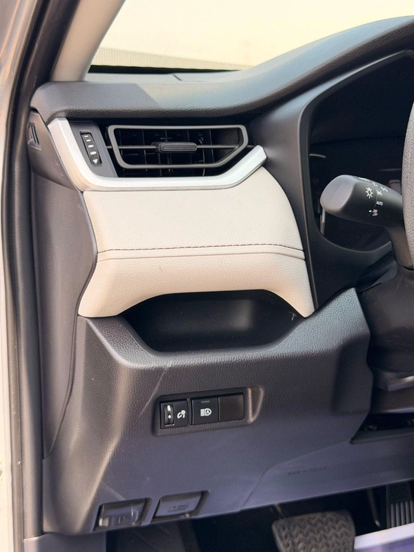 Toyota RAV4 XLE 2.5 L push start 2025 full option