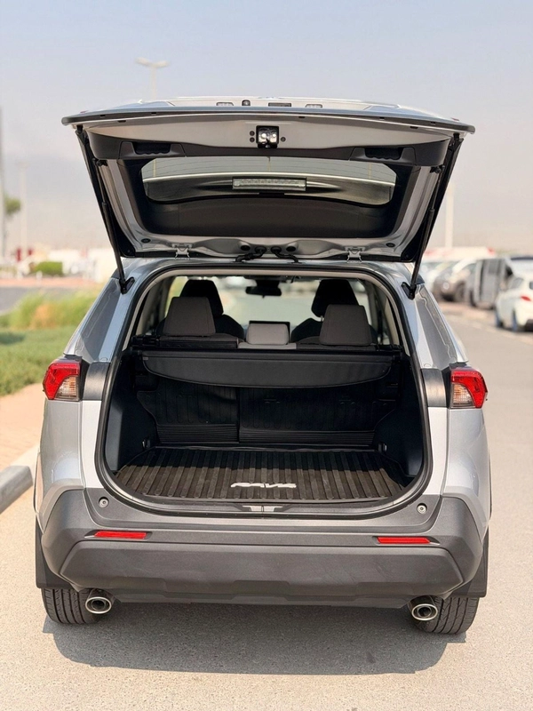 Toyota RAV4 XLE 2.5 L push start 2025 full option
