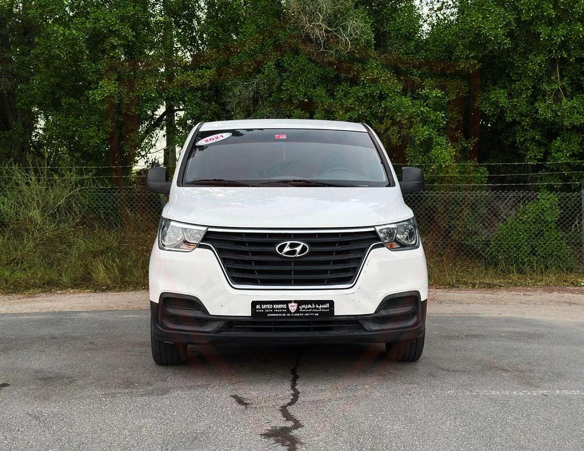 Hyundai H-1 GL Hyundai H1 2021 | 2.4L V4 | GCC Specs | Accident-Free | Excellent Condition | AED 907/Month-1-0