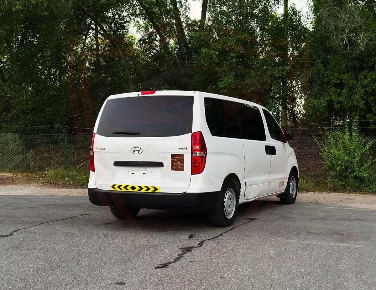 Hyundai H-1 GL Hyundai H1 2021 | 2.4L V4 | GCC Specs | Accident-Free | Excellent Condition | AED 907/Month-6-0