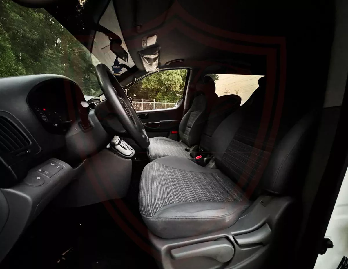 Hyundai H-1 GL Hyundai H1 2021 | 2.4L V4 | GCC Specs | Accident-Free | Excellent Condition | AED 907/Month-8-0
