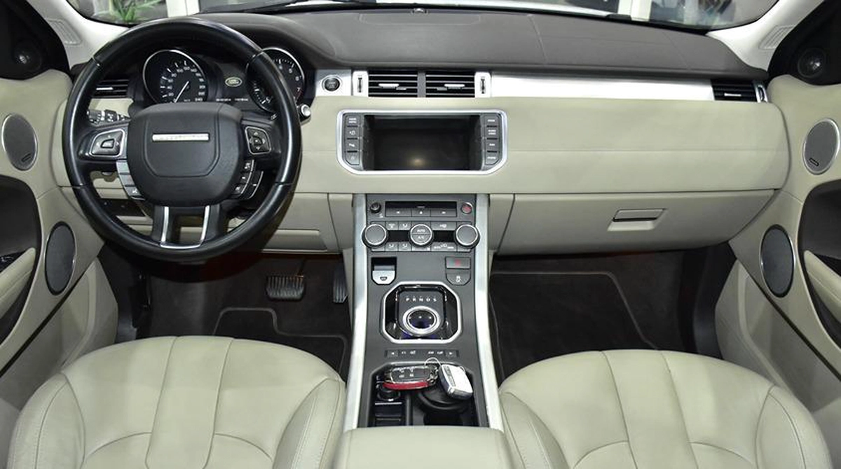 Land Rover Range Rover Evoque ( 2015 Model ) in White Color GCC Specs-1-1