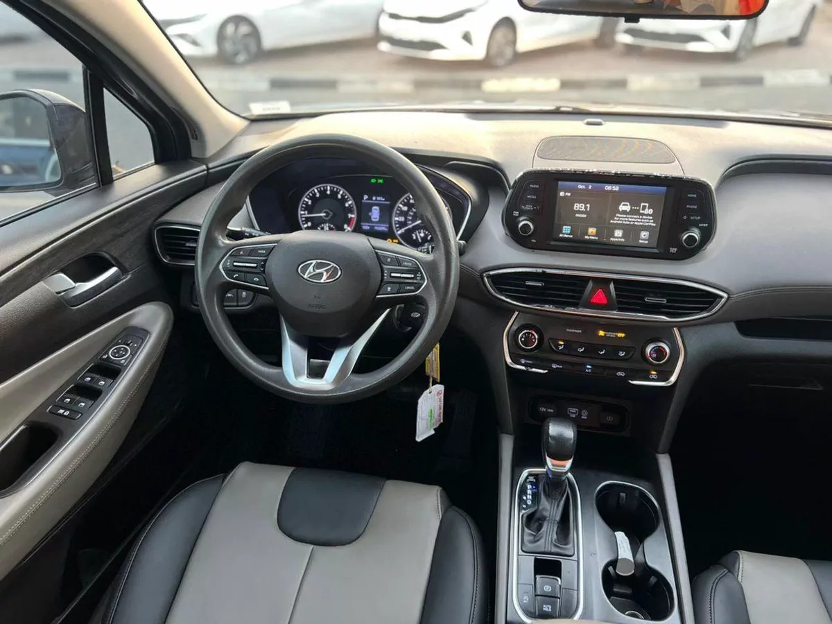 Hyundai Santa Fe STANDARD 2019 Mid Option - 2.4L V4 - Rear Camera - Leather Seat --10-0