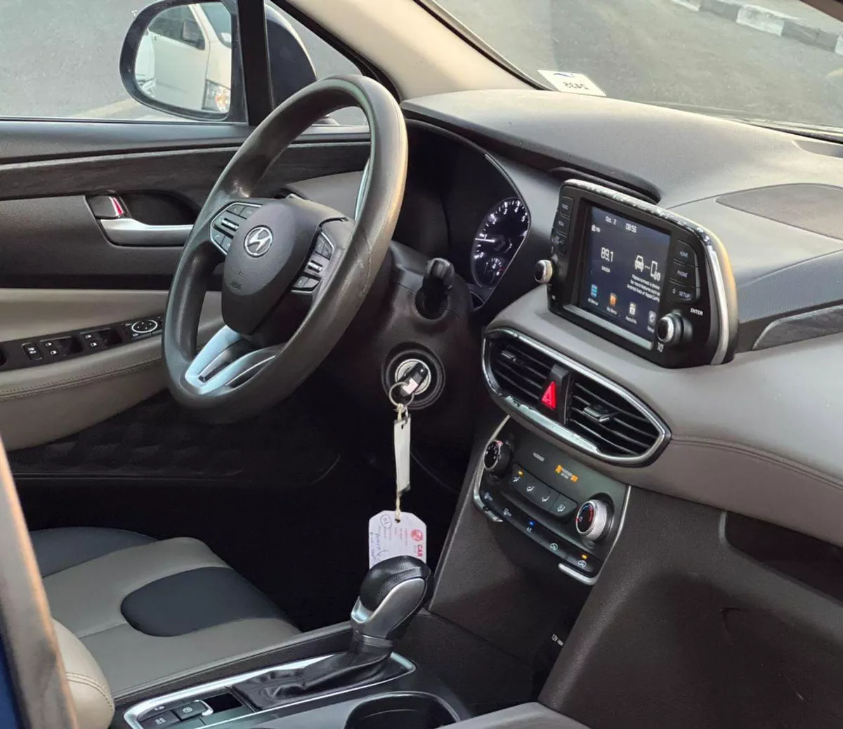 Hyundai Santa Fe STANDARD 2019 Mid Option - 2.4L V4 - Rear Camera - Leather Seat --16-0