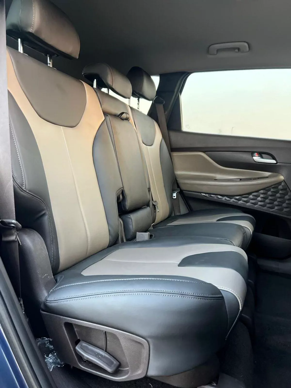 Hyundai Santa Fe STANDARD 2019 Mid Option - 2.4L V4 - Rear Camera - Leather Seat --17-0