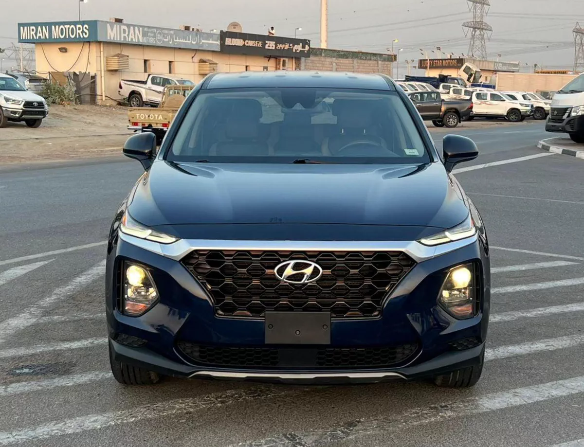 Hyundai Santa Fe STANDARD 2019 Mid Option - 2.4L V4 - Rear Camera - Leather Seat --2-0