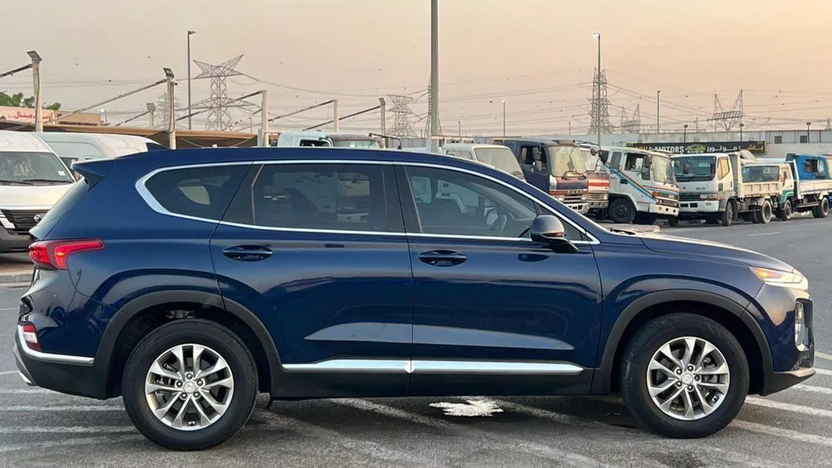 Hyundai Santa Fe STANDARD 2019 Mid Option - 2.4L V4 - Rear Camera - Leather Seat --3-0