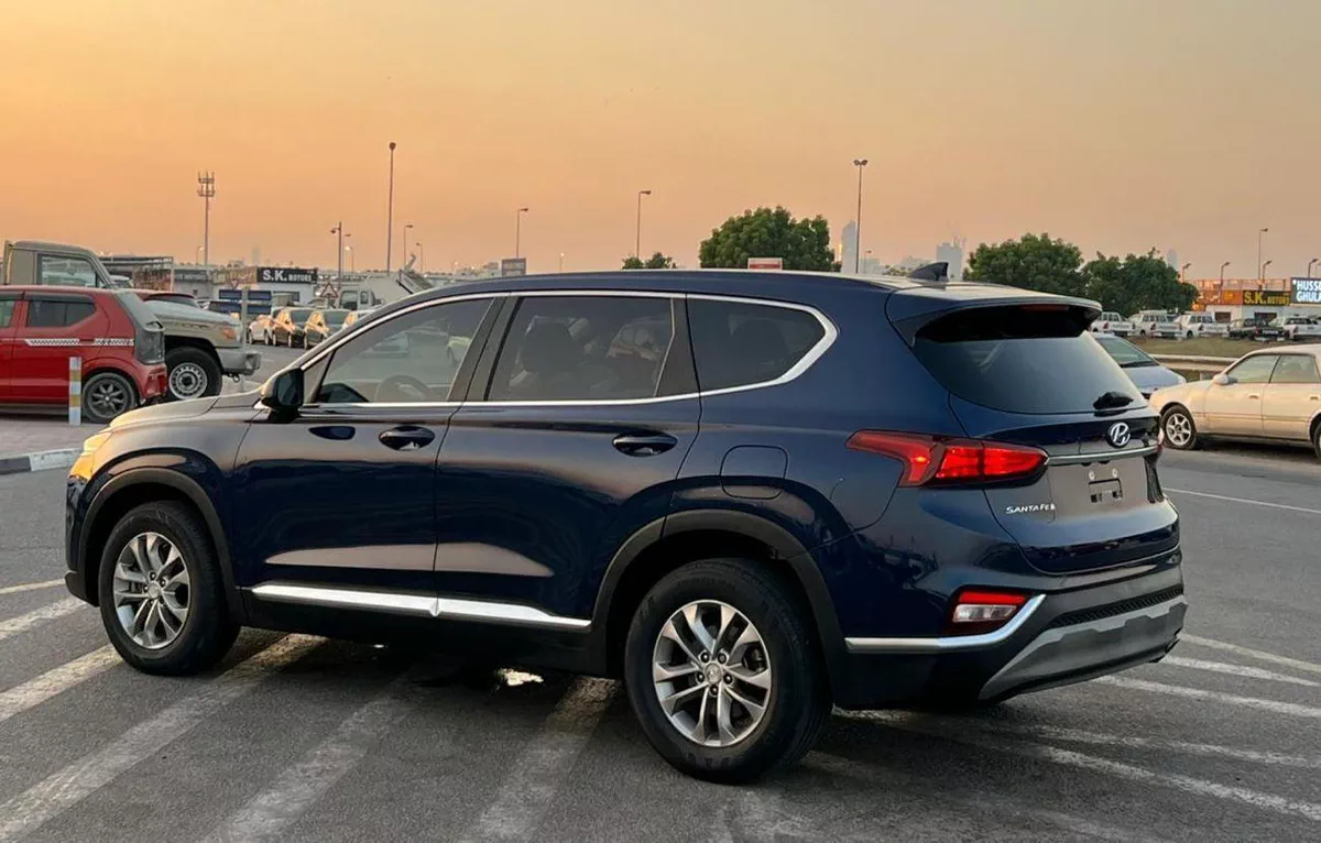 Hyundai Santa Fe STANDARD 2019 Mid Option - 2.4L V4 - Rear Camera - Leather Seat --5-0