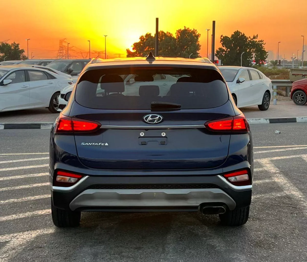 Hyundai Santa Fe STANDARD 2019 Mid Option - 2.4L V4 - Rear Camera - Leather Seat --7-0