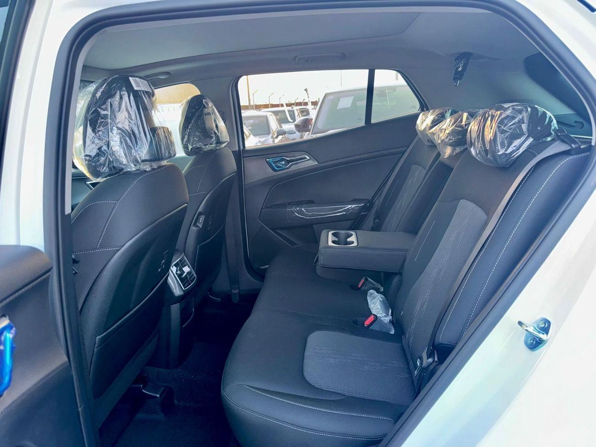 Kia Sportage LX 2.0L Petrol FWD 2025 Export Price @ 87,500 AED-1-1