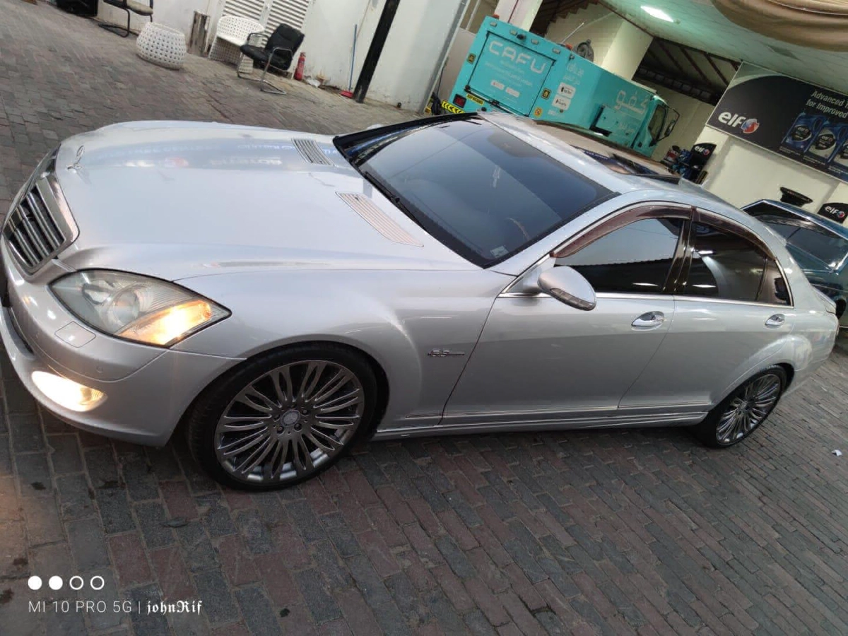Mercedes-Benz S63 AMG Sedan-1-1