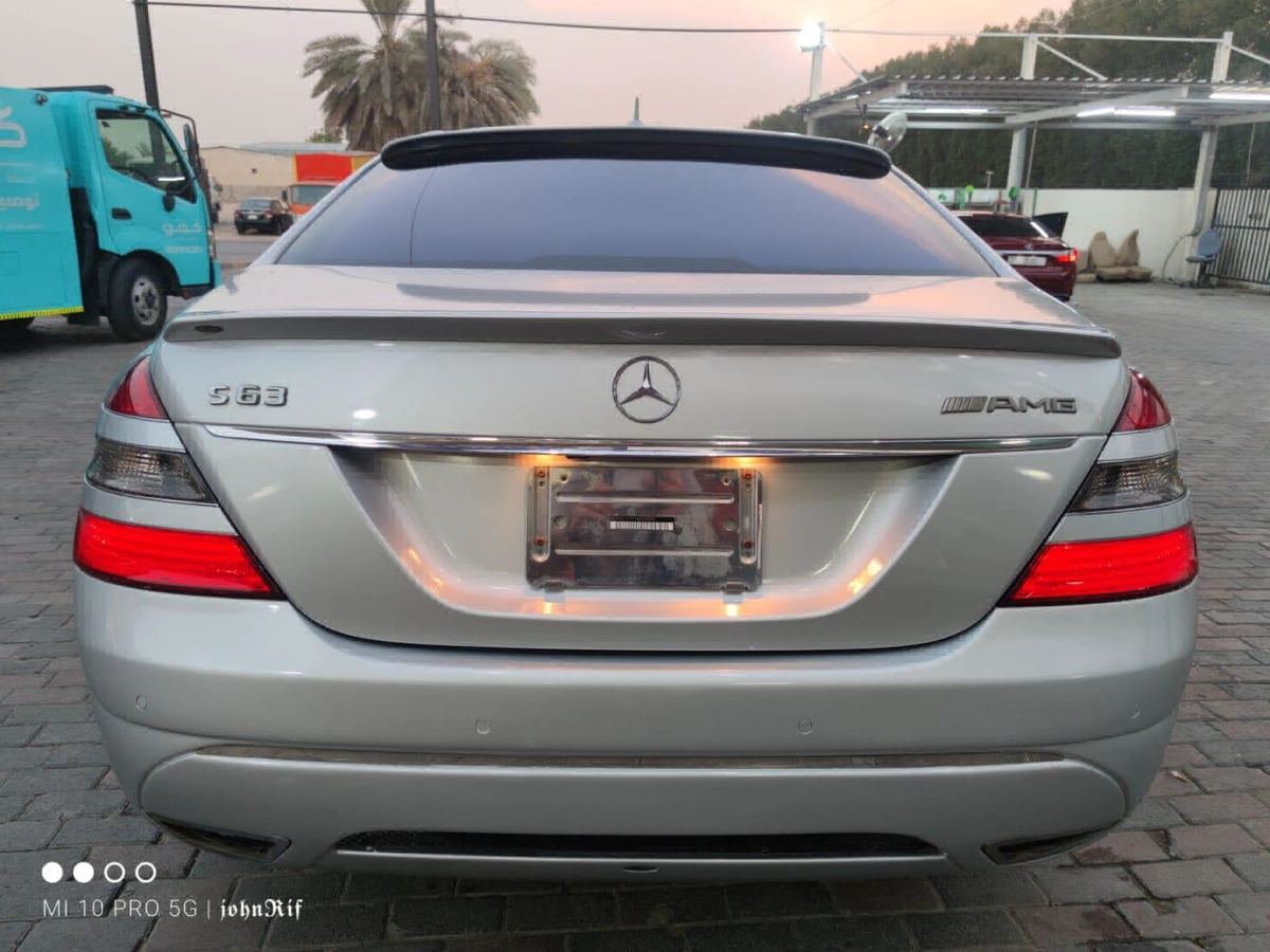 Mercedes-Benz S63 AMG Sedan-4-4