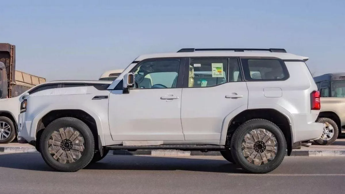 Toyota Prado VXR PRADO 2.4PETROL GCC 2025-4-0