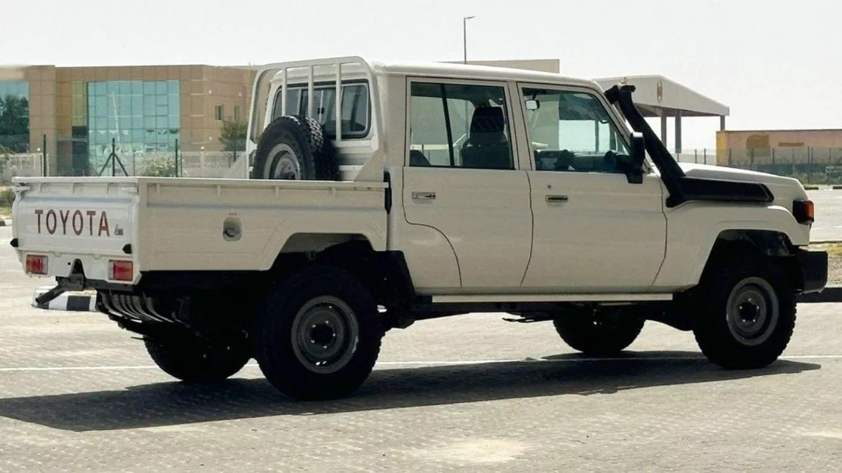 Toyota Land Cruiser Pick Up-1-0