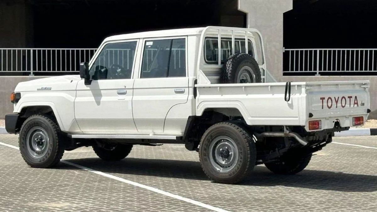 Toyota Land Cruiser Pick Up-3-0