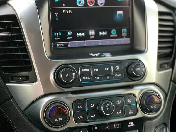 Chevrolet Suburban LT