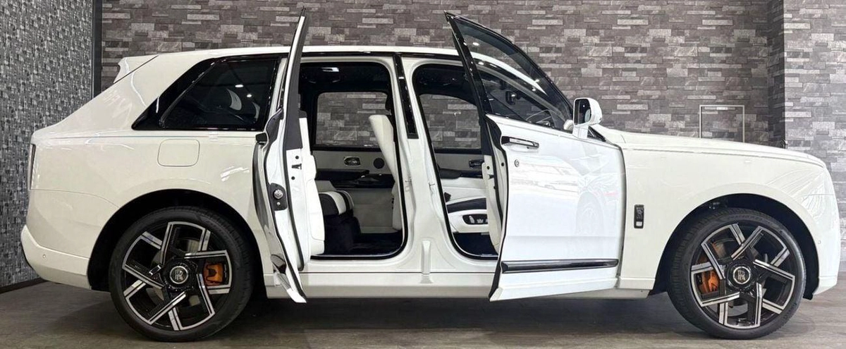 Rolls Royce Cullinan 2025 Rolls Royce Cullinan Black Badge-4-4