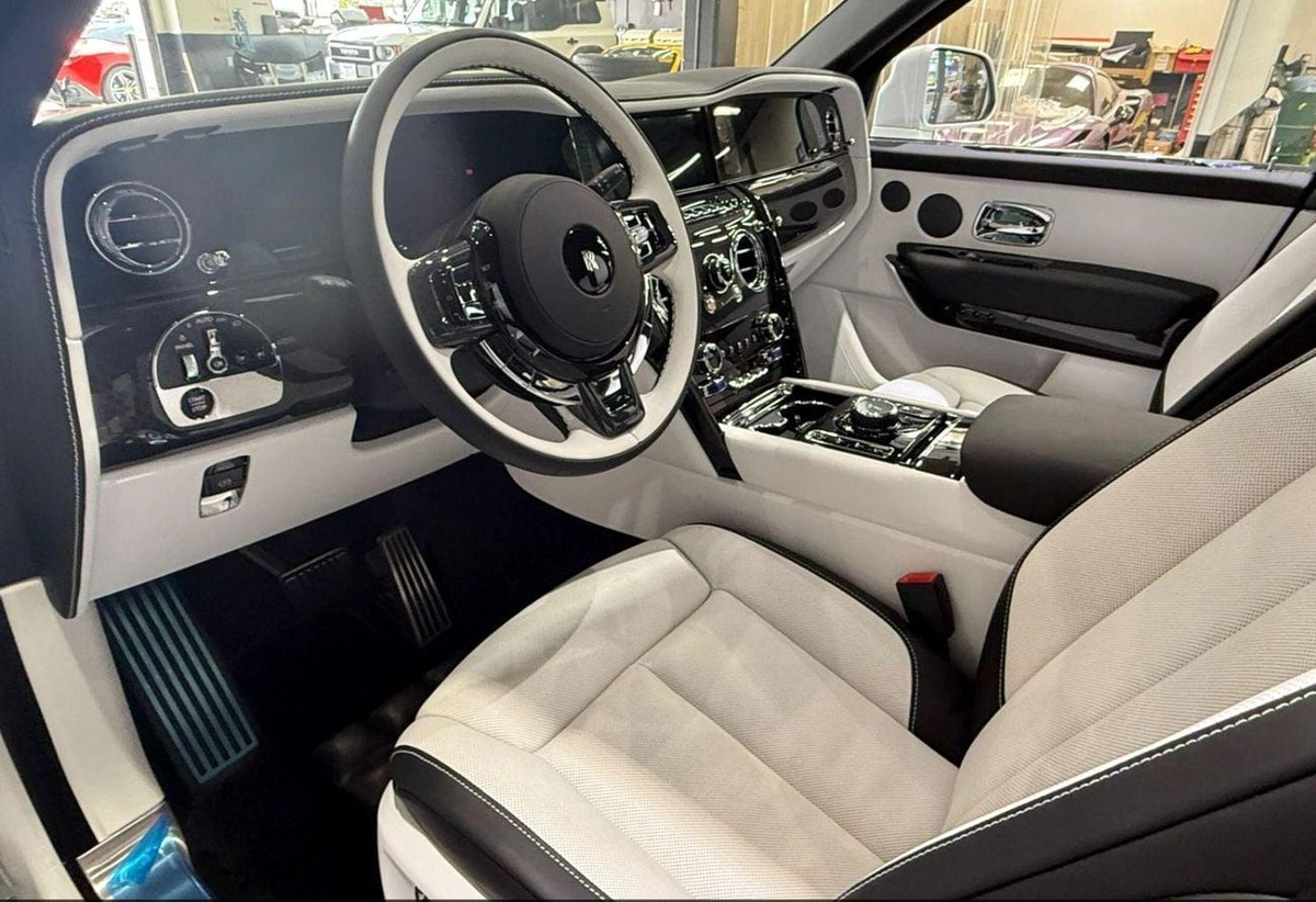 Rolls Royce Cullinan 2025 Rolls Royce Cullinan Black Badge-10-10