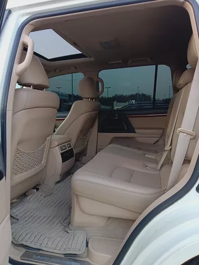 Toyota Land Cruiser GXR 2013 GCC Specs-10
